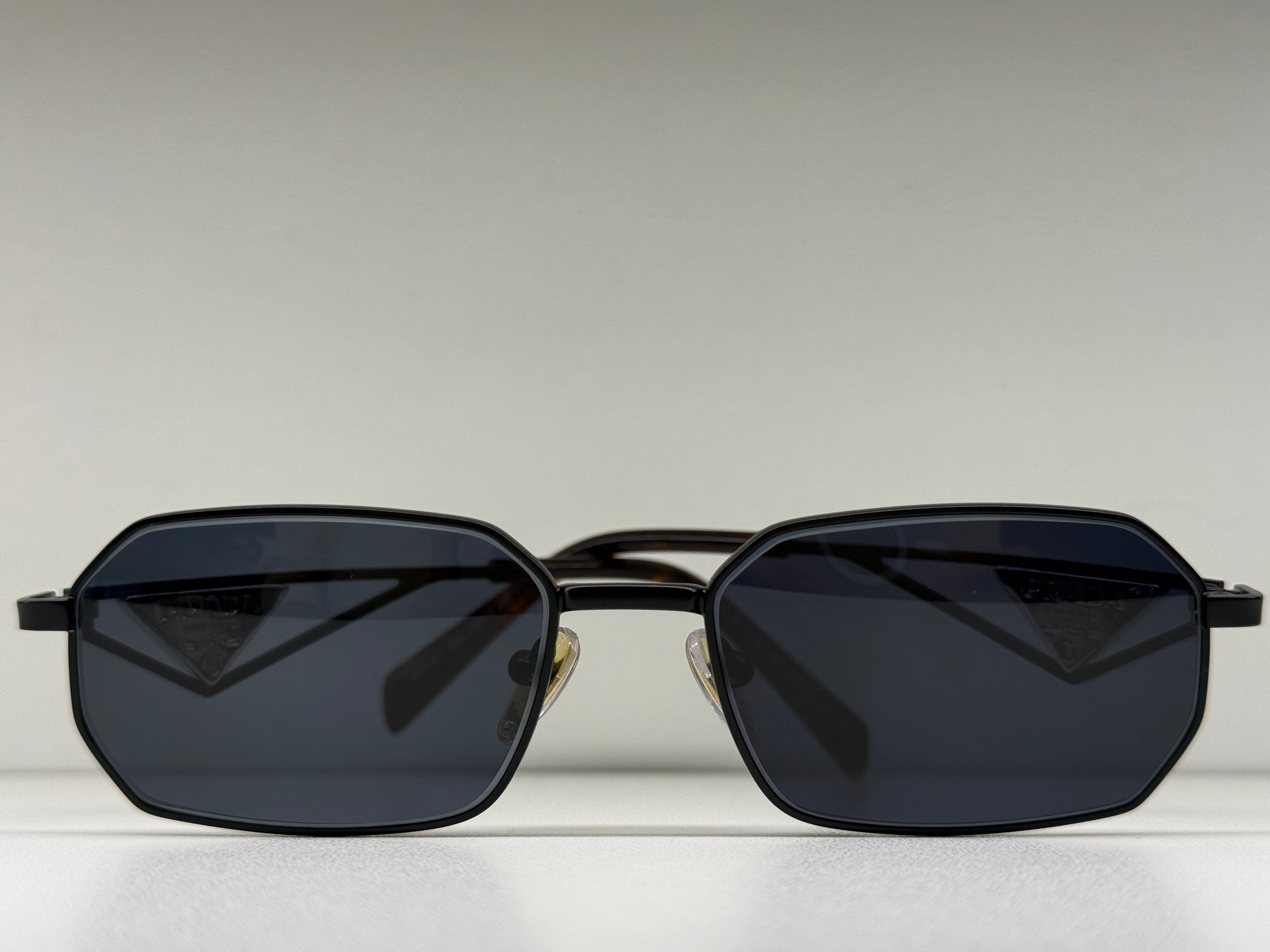PRADA EYEWEAR SUNGLASS